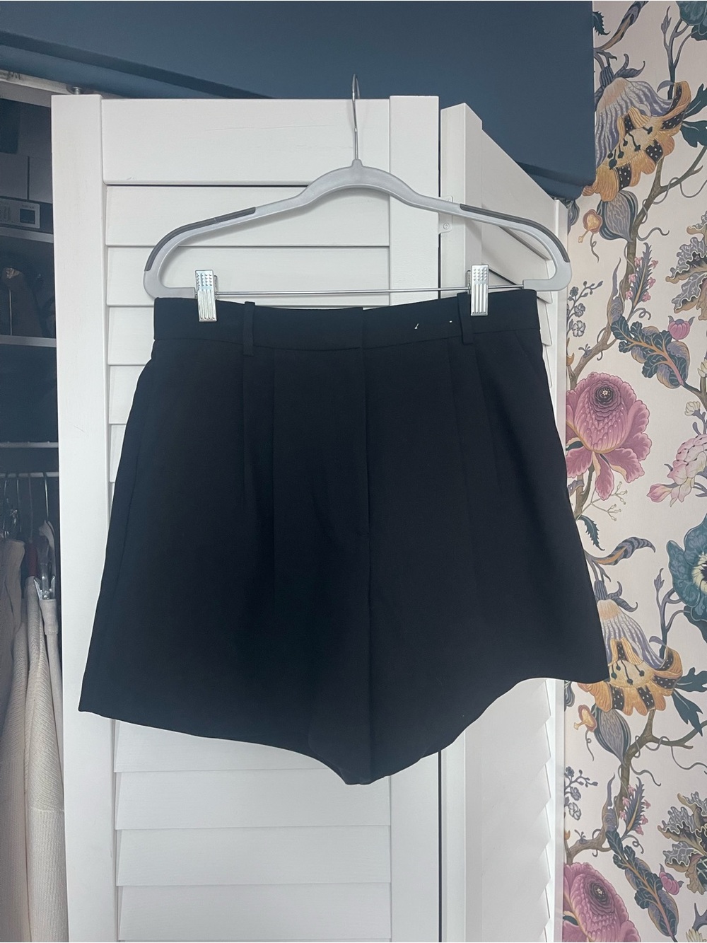 Abercrombie & Fitch Black High-Waist Tailored Shorts